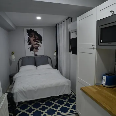 Aparthotel Heights Center